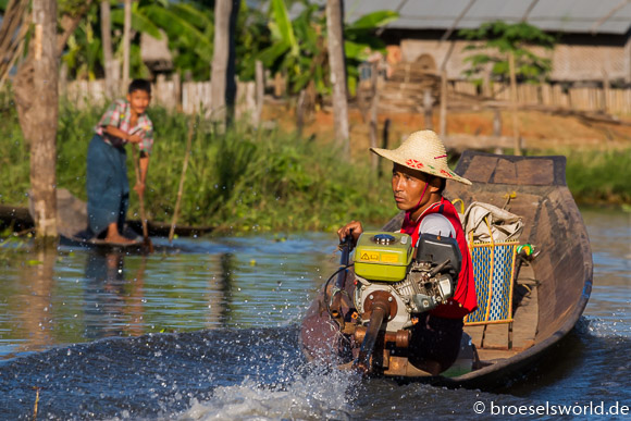 Bootsfahrer in Ywama, Inle Lake, Myanmar