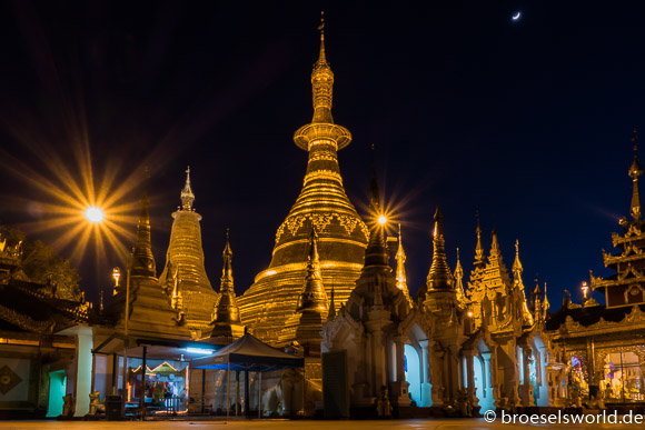 Naungdawgyi Pagode bei Nacht, Yangoon, Myanmar