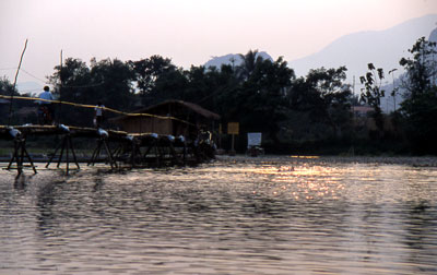 Maut-Brücke in Vang Vieng